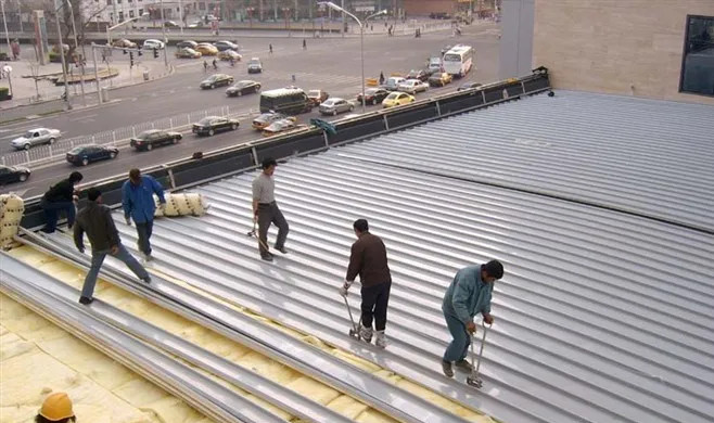 1634117298375552.jpg 玻璃棉在鋼結(jié)構(gòu)屋面保溫技術(shù)上的應(yīng)用2.jpg