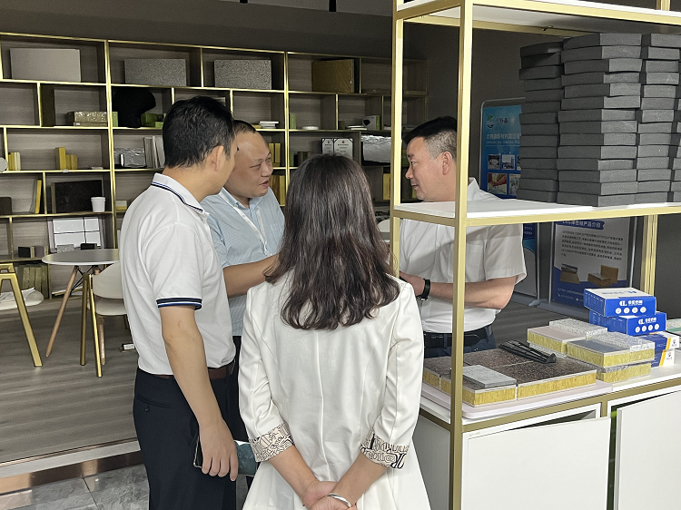 尤特森集團(tuán)熱烈歡迎廣州市建設(shè)工程消防協(xié)會領(lǐng)導(dǎo)一行蒞臨我司參觀考察 尤特森集團(tuán)熱烈歡迎廣州市建設(shè)工程消防協(xié)會領(lǐng)導(dǎo)一行蒞臨我司參觀考察