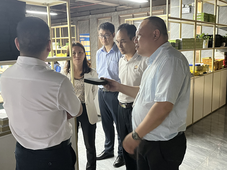 尤特森集團(tuán)熱烈歡迎廣州市建設(shè)工程消防協(xié)會領(lǐng)導(dǎo)一行蒞臨我司參觀考察 尤特森集團(tuán)熱烈歡迎廣州市建設(shè)工程消防協(xié)會領(lǐng)導(dǎo)一行蒞臨我司參觀考察